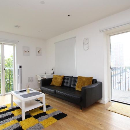 Spacious & Modern 1 Bedroom Close To Station In E16 London Luaran gambar