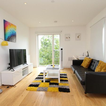 Spacious & Modern 1 Bedroom Close To Station In E16 London Luaran gambar